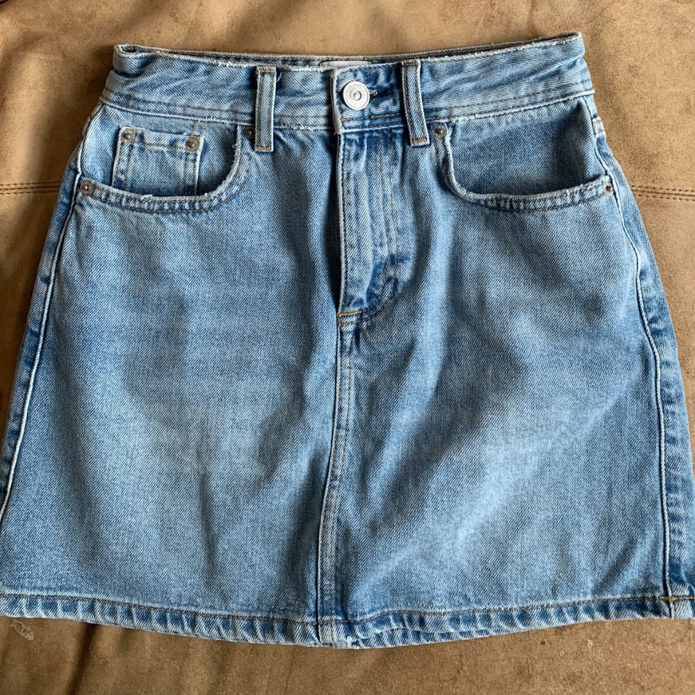 NEW WITHOUT TAGS BDG CLASSIC DENIM MINI SKIRT